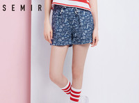 Σύντομα  γυναικεία σορτς  με μοτίβα σε δύο χρώματα μπλε και λευκό