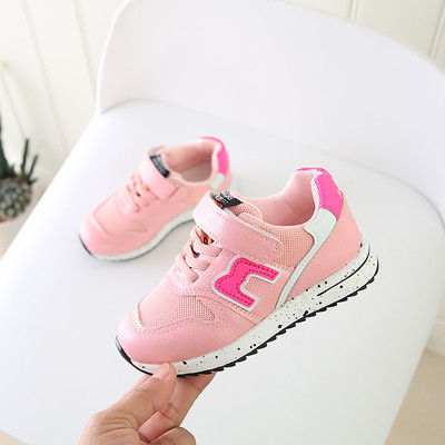 Gyermek tornacipő unisex matricákkal, három színben