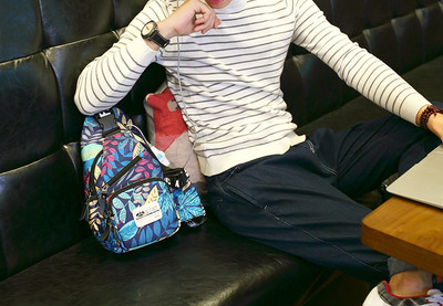 Hétköznapi férfi kis hátizsák három színben virágmintás zsebekkel