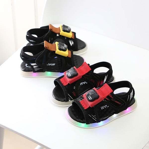 Gyermekszandál fiúknak - két színben izzó