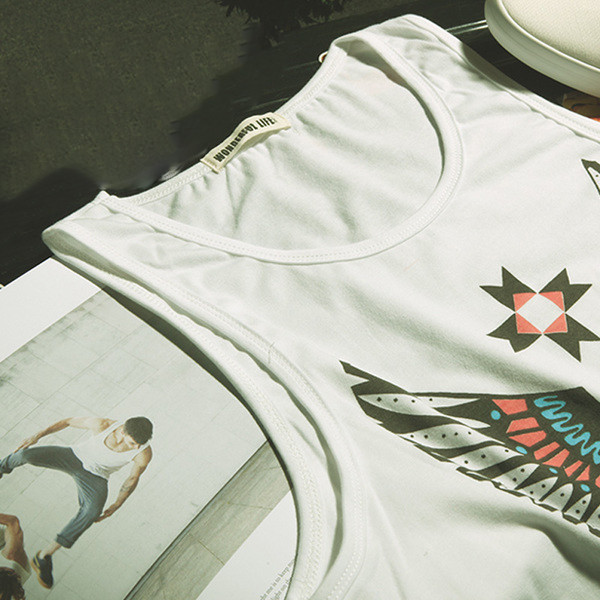 Férfi felső, fehér színben etno motívummal