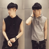 Letisztult férfi lezser felső két színben, kapucnival és elülső zsebbel