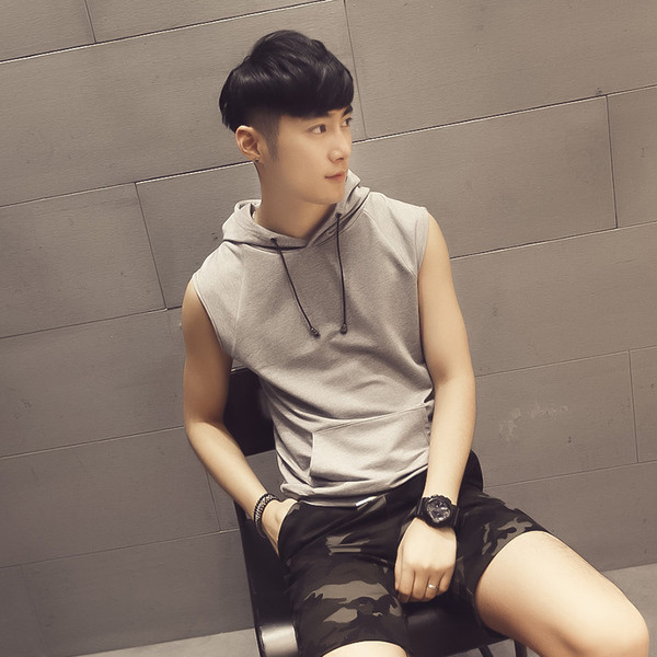 Letisztult férfi lezser felső két színben, kapucnival és elülső zsebbel