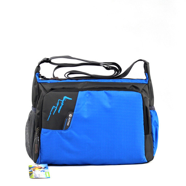 Sport férfi táska hosszú füllel, három színnel