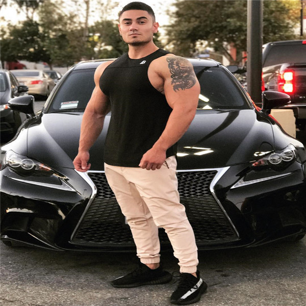 Férfi sportmellény több színben, széles pántokkal