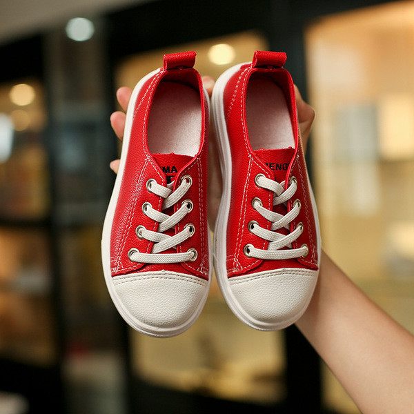 Unisex gyerek tornacipő fehér, piros és fekete színben