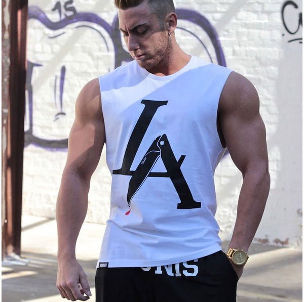 Férfi felső fekete-fehér színben, különböző feliratokkal