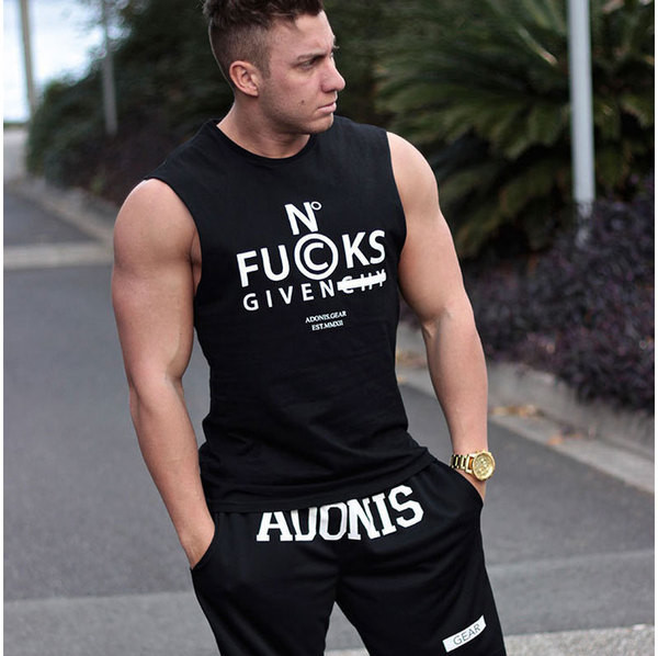 Férfi felső fekete-fehér színben, különböző feliratokkal