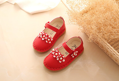 Gyerek szandál lányoknak zárt modell virágos motívummal - fehér, rózsaszín, piros