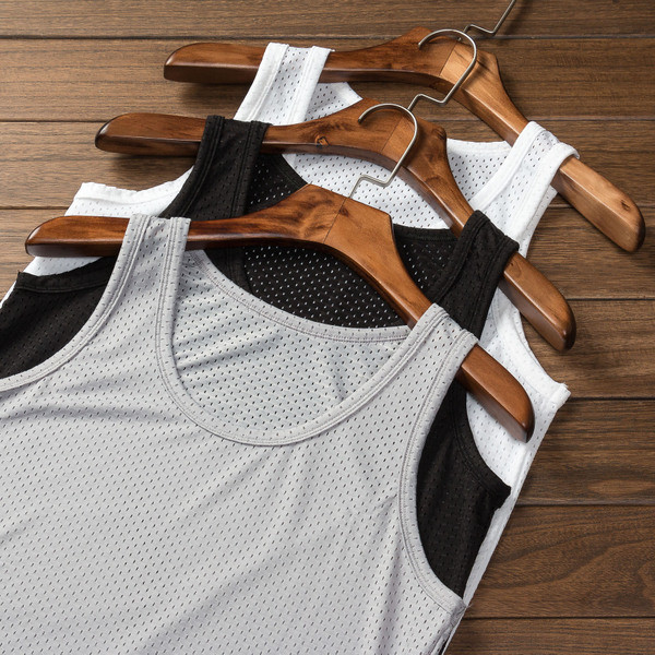 Mъжки мрежест потник в няколко цвята с О-образно деколте