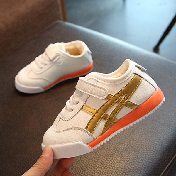 Adidași copii pentru fete și băieți - două modele