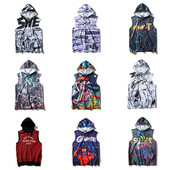 Különböző színű graffitivel díszített férfi felső, kapucnival