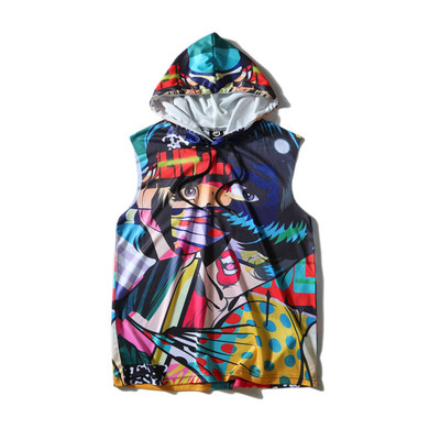 Különböző színű graffitivel díszített férfi felső, kapucnival