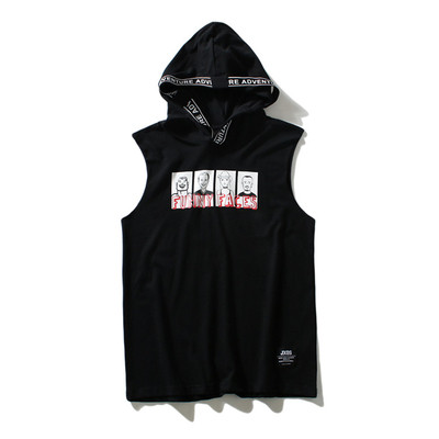 Különböző színű graffitivel díszített férfi felső, kapucnival