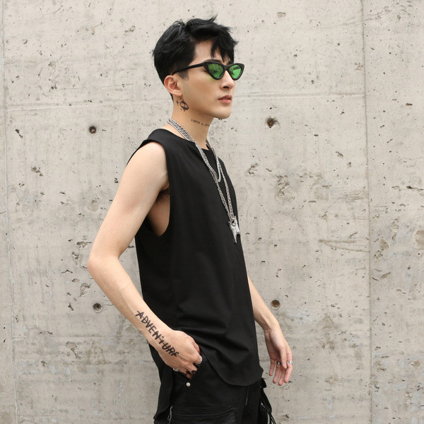 Férfi lezser hosszú nadrág felső fekete-fehér színben, hátoldalán felirattal