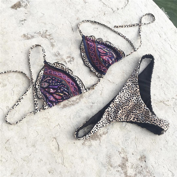 Costum de baie de damă din două piese cu imprimeu leopard