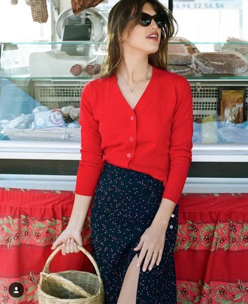 Fusta lejeră de damă largi, cu buline și nasturi, în trei culori