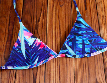 Costum de baie de damă din două piese albastru cu imprimeu floral