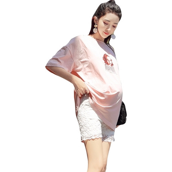 Pantaloni scurți plisați în alb