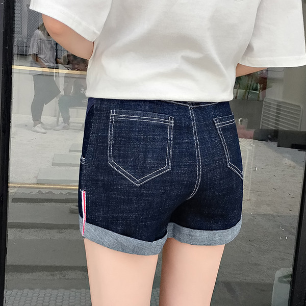 Blugi scurti pentru gravide cu centura elastica in doua culori