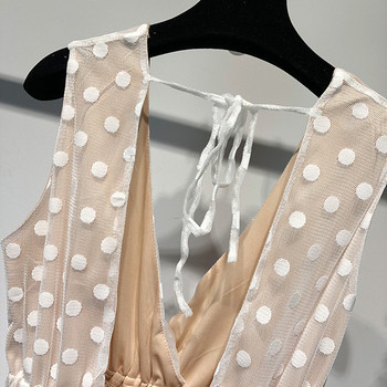 Rochie elegantă de damă, cu broderie și decolteu triunghiular adânc