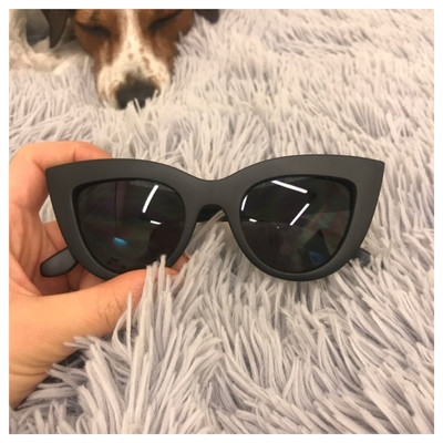 Ochelari moderni de damă în negru cu formă de ochi de pisică