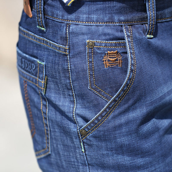 Blugi barbati uni cu lungimea de 3/4 in culoare inchisa