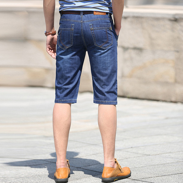 Blugi barbati uni cu lungimea de 3/4 in culoare inchisa