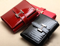 Portofel de dama confortabil din piele lacuita in mai multe culori