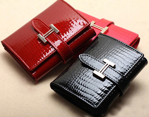 Portofel de dama confortabil din piele lacuita in mai multe culori