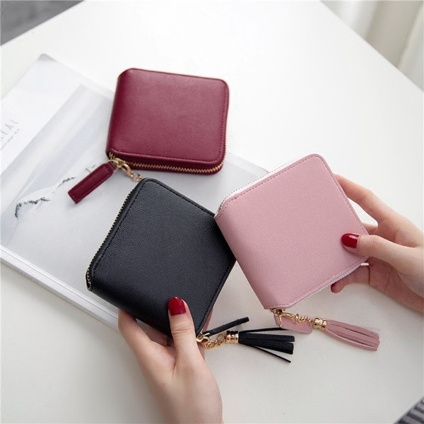 O poseta mica patrata de dama din piele ecologica in trei culori