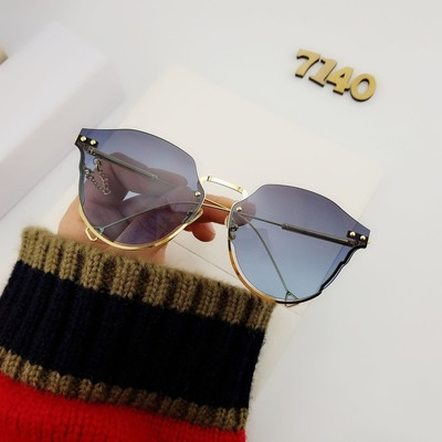 Ochelari moderni de dama cu lant in diferite culori