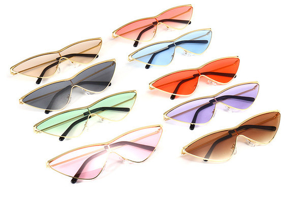 Ochelari de damă stilați și non-standard în diferite culori