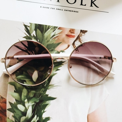 Ochelari eleganti de dama in forma rotunda si in trei culori