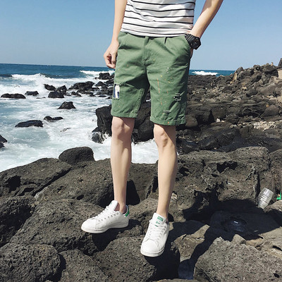 Blugi scurti de barbati rupti in mai multe culori