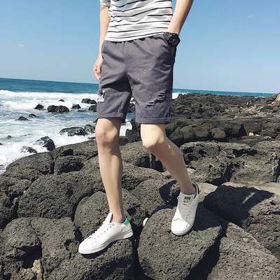 Blugi scurti de barbati rupti in mai multe culori