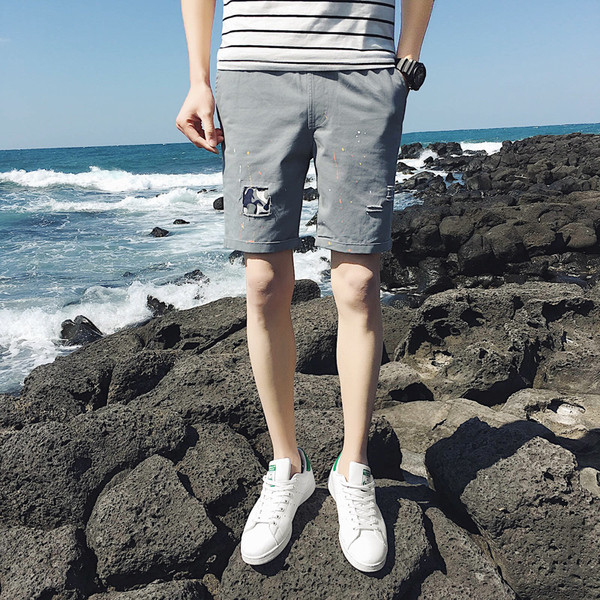 Blugi scurti de barbati rupti in mai multe culori