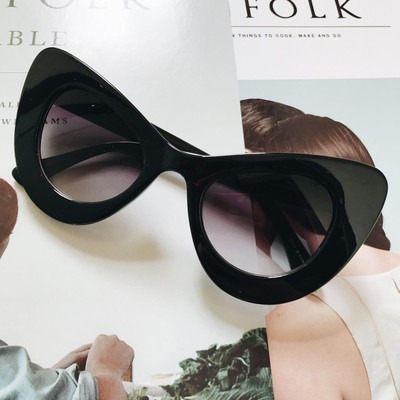 Ochelari de damă non-standard cu rame largi în roșu, roșu și alb