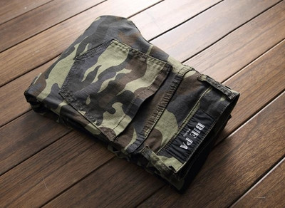 Blugi pentru bărbați cu model de camuflaj potriviti pentru utilizarea de zi cu zi