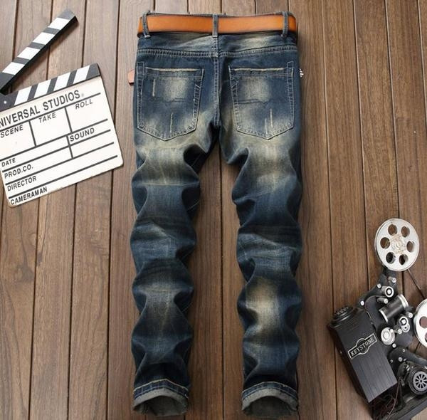 Blugi de bărbați de culoare închisă cu broderii și motive rupte