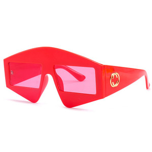 Un model interesant de ochelari de dama cu lentile transparente, in diferite culori