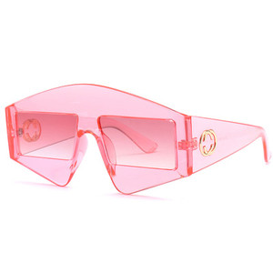 Un model interesant de ochelari de dama cu lentile transparente, in diferite culori