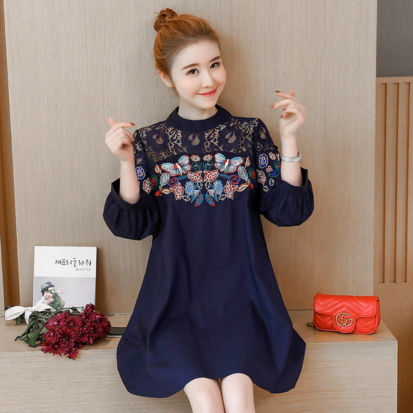 Cămașă lungă și largă pentru gravide cu broderie în două culori