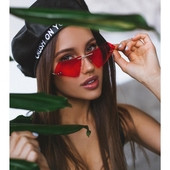 Ochelari de soare pentru femei - non-standard, în diferite culori