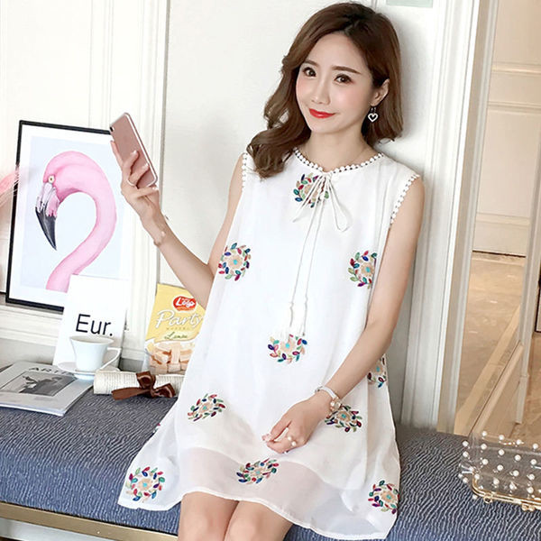 Rochie alba din sifon pentru gravide in doua modele cu maneci si fara maneci