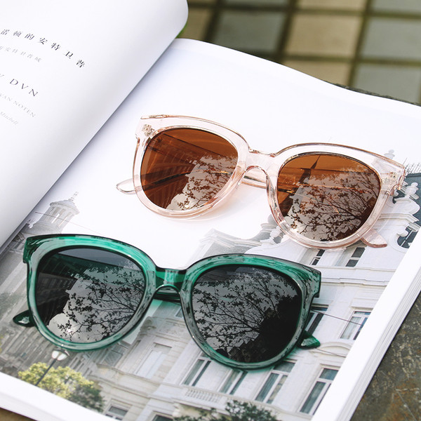 Ochelari de soare de dama in forma semicirculara, culori diferite