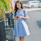 Rövid kék csíkos ruha terhes nőknek két modellben, rövid és hosszú ujjú