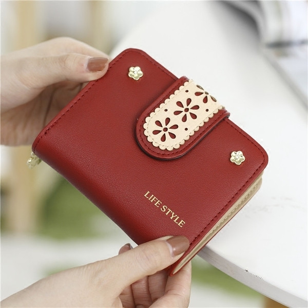 Portofel de dama cu motiv floral