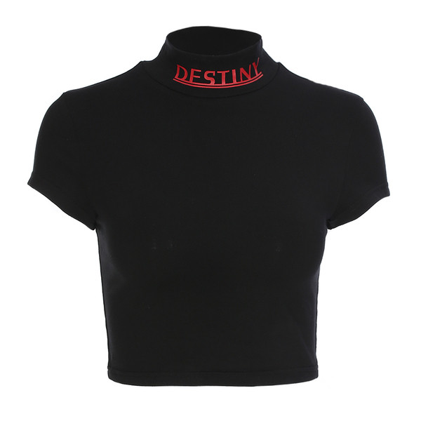 Tricou scurt, elegant, negru, cu inscripție și guler pe jumătate înalt