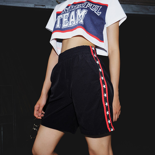 Pantaloni scurti sport de damă în negru